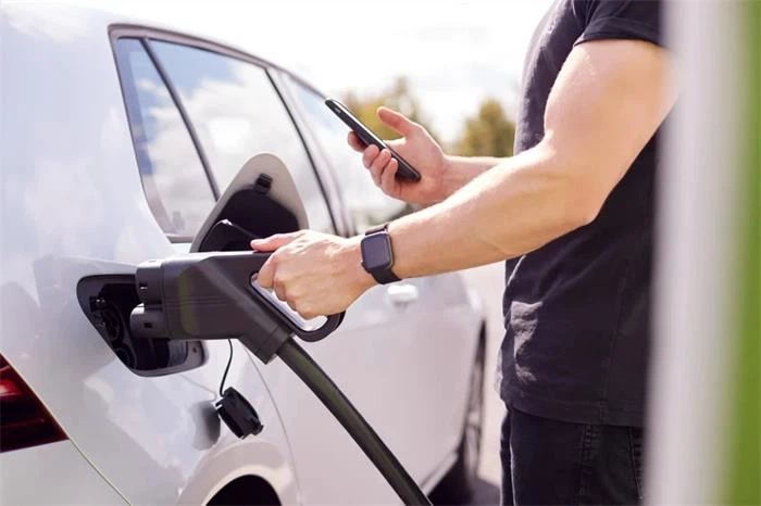 ev charging.jpg ev charging.jpg